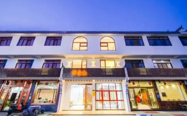 Zeyishan Homestay (Jiuhuashan Scenic Area Transfer Center)