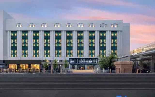 Homeinn Selected Hotel (Harbin Central Street Railway Station Airport Bus Store)