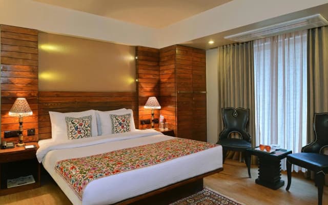 R K Sarovar Portico Hotel