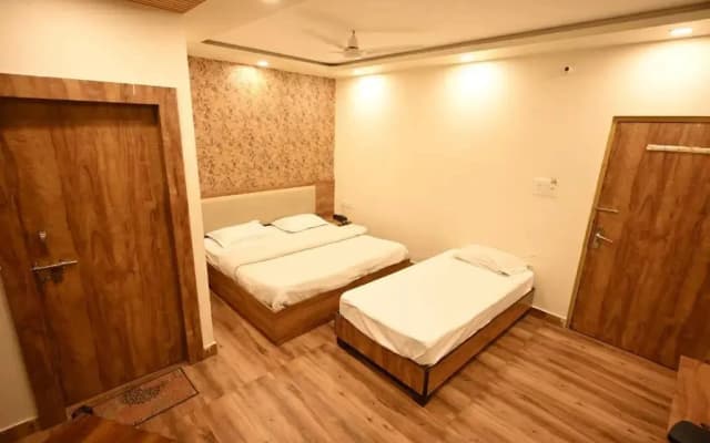 OYO 17284 Hotel Vrindavan Palace