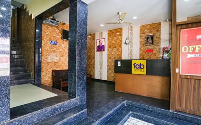 Fabhotel Maharoopa