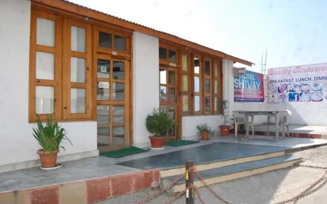 Goroomgo Shivay Kausani