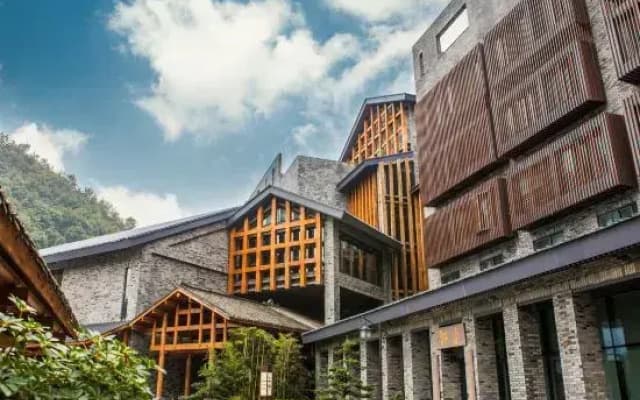 Confucius  Hotel