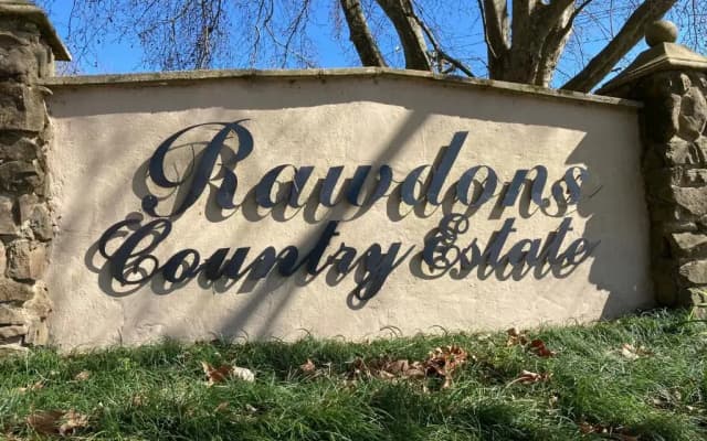 2 Rawdons Country Estate