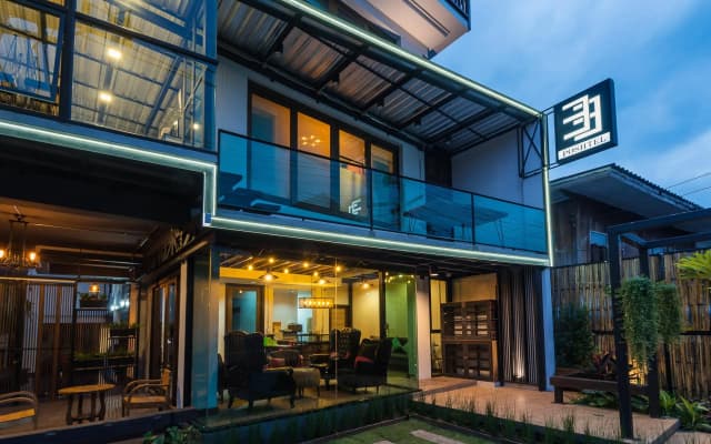 33 Poshtel