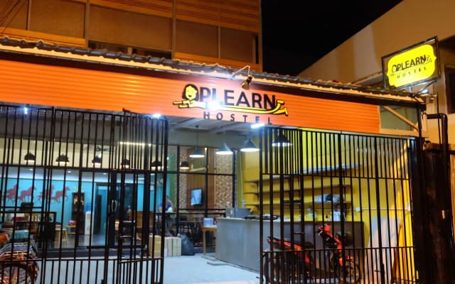 Plearn Hostel