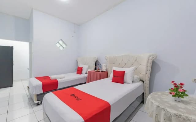 RedDoorz Syariah Near Alun Alun Sumedang