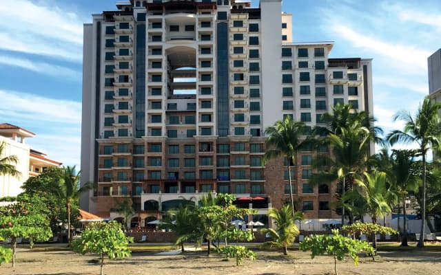 Crocs Resort & Casino