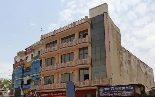 OYO 13852 Hotel Maharana Palace