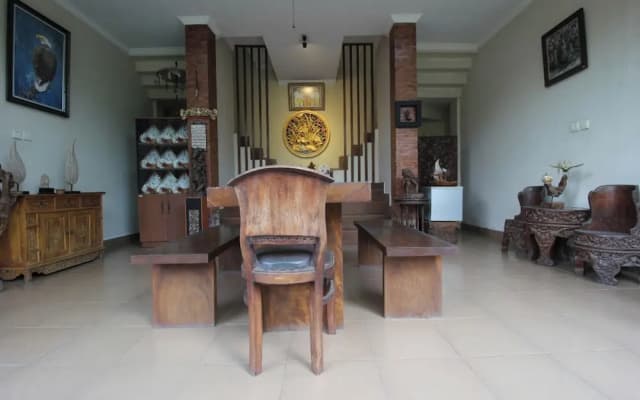 Capital O 94011 Binhari Guest House
