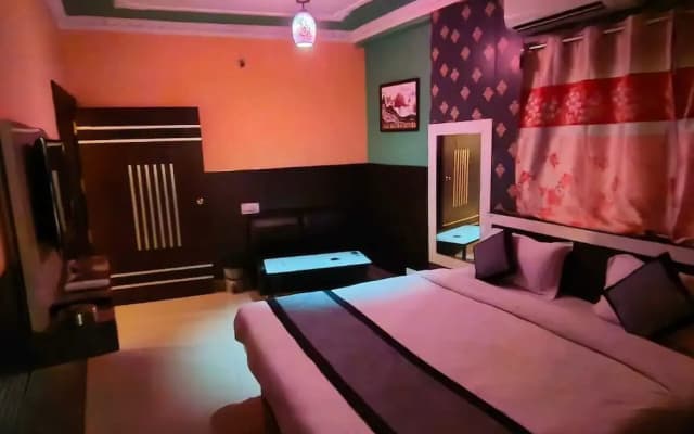 Hotel J B Palace