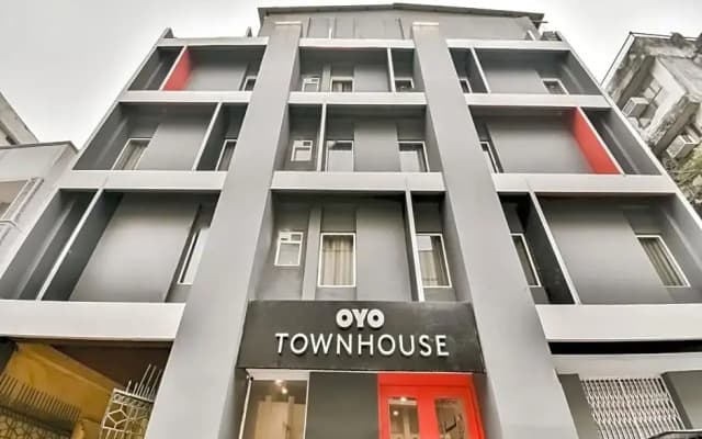 OYO Townhouse 182 Menka