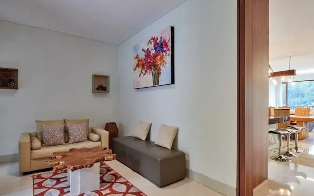 Narwastu hill 6BR villa with pool and movie room