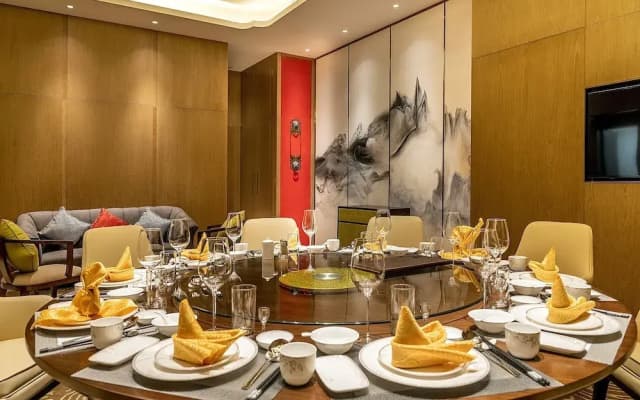 Datong Xinyu Crown Hotel