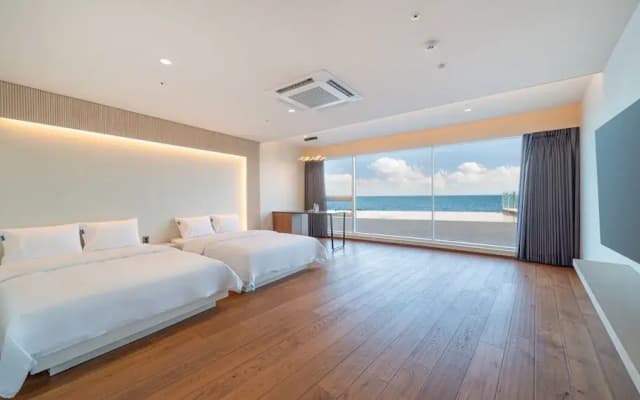 Sharp & Flat Hotel