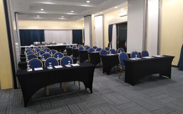 San Tomas Suites