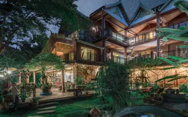 Hidden Garden Inn