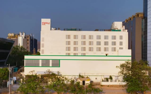 7 Apple Hotel Mahape