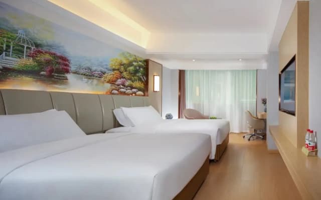 Vienna International Hotel (Wanzhou Gaosuntang Pedestrian Street Branch)