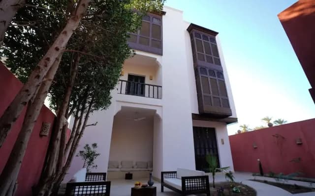 Al Wadi Hotel