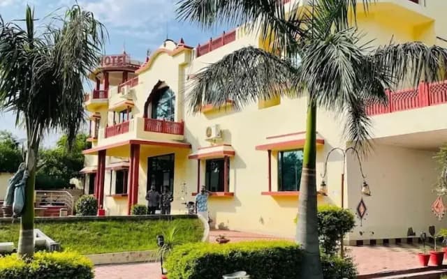 The Quila Camps & Resort