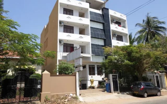 Mount Lanka Hotel & Suites