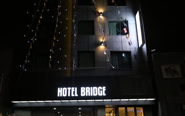 Hotel Bridge