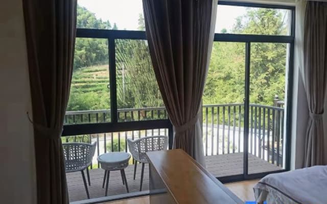 Anji Lanshe Homestay (Zhongnan Baicaoyuan Yuan Anji Natural Museum Branch)