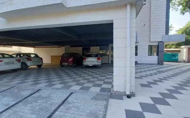 Goroomgo Hotel Gokul Grand Dehradun