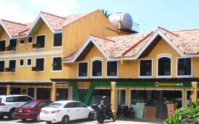 RedDoorz Plus @ Balai Sofia Bed & Breakfast Batangas