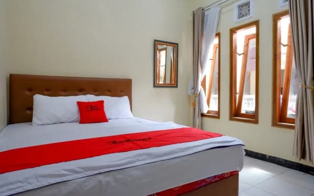 Tanah Mas Persada Hotel by RedDoorz