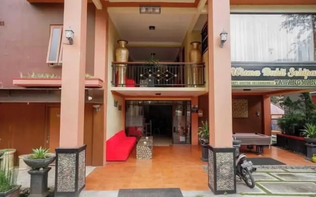Red Chilies Hill Hotel