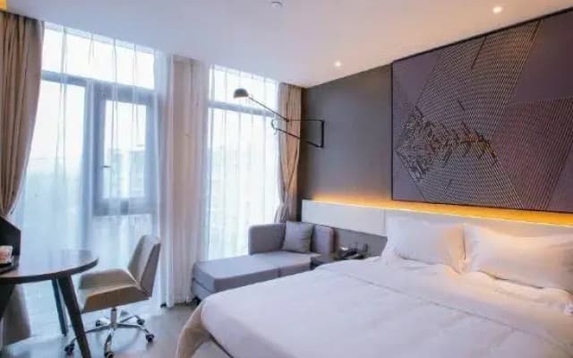 IU Hotels Taiyuan Jinyanghu Hongdenglong Stadiums