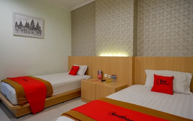 Family Budget Hotels F77 by Reddoorz