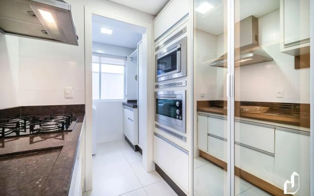 Kremer Residence: Apto 202 amplo próximo ao mar
