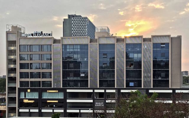 Hotel Grand Elegance