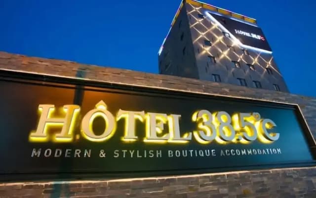 Hotel 385