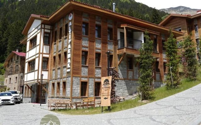 Ayder Altiparmak  Suit