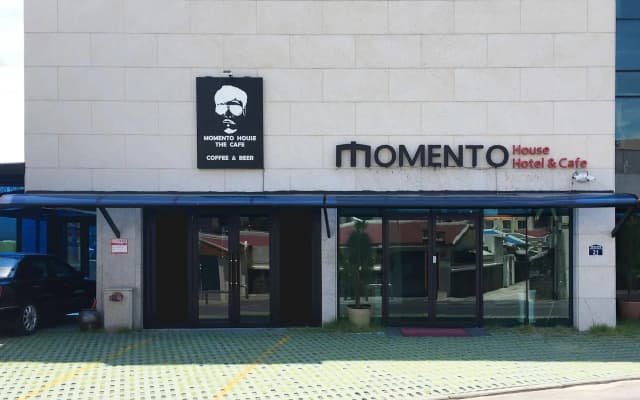 Momento Hotel