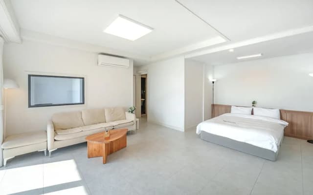 Yeosu Jangsuri Poolvilla&spa Pension