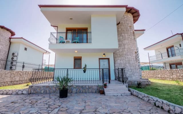 Kuytu Kas Houses