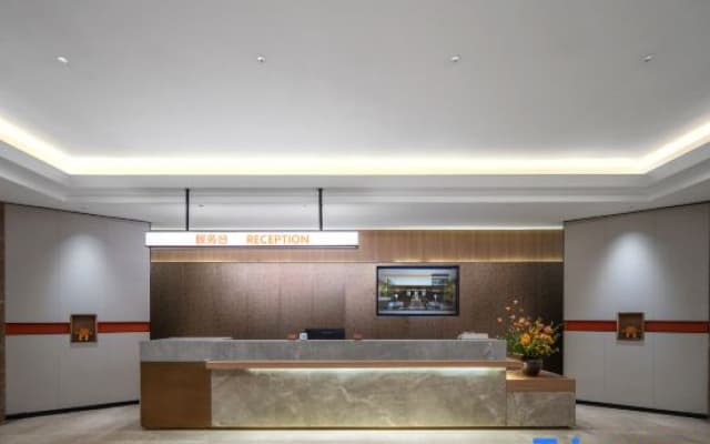 Le Ju Hotel (Zhengzhou Zhongzhou Avenue Jinshui Road Branch)