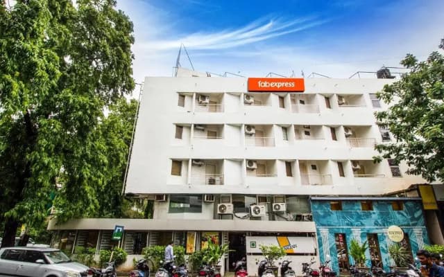 FabHotel Kalyan