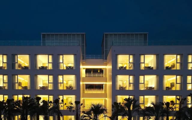 Calacatta Hotel & Resort