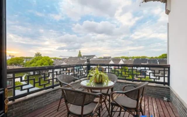 Floral Hotel · Tongli Lanyuan Hotel