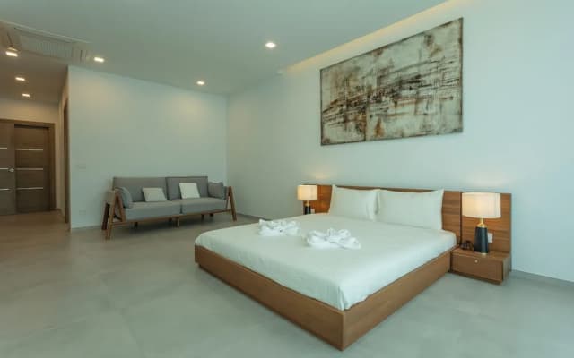 3BR Villa Hill Views Saltwater Pool V133