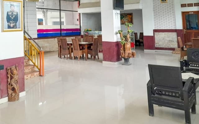 Urbanview Hotel Istana Bangun Jagad Indramayu by RedDoorz
