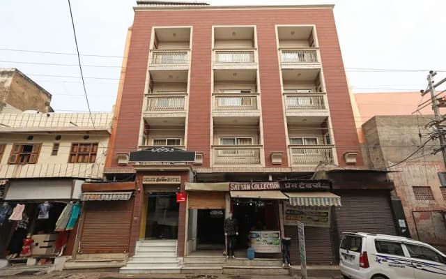 OYO 10277 Hotel Delux Golden