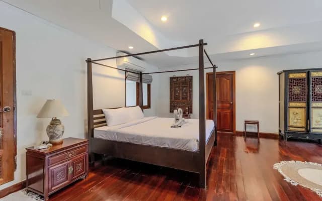 4Br Massive Property Huge Pool V244