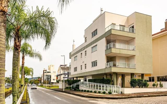ótimo Apto Só 10min Da Praia De Jurerê Sga202